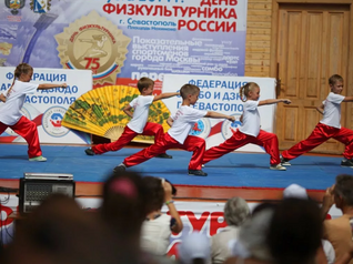 День физкуьтурника в Севастополе: семейные соревнования, показательные выступления, мастер-классы и парад яхт!