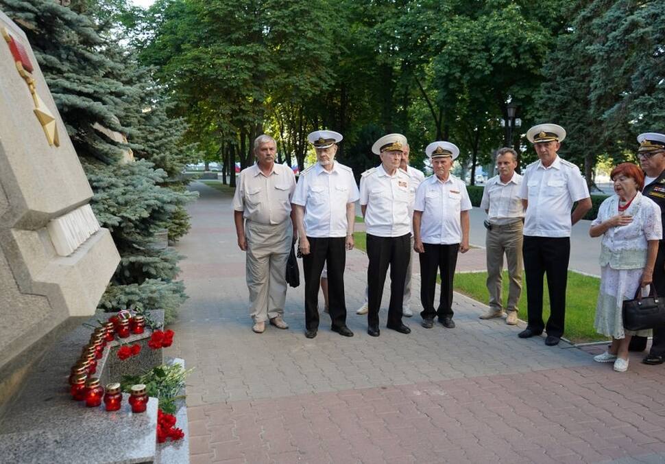 Траурный митинг Баренцево море Севастополь 2