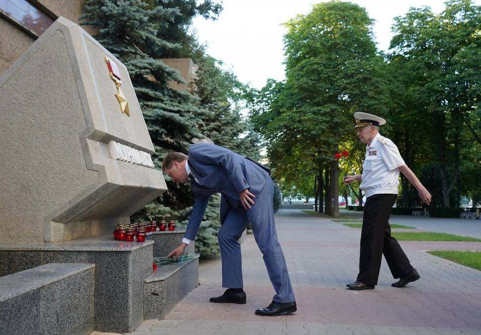 Траурный митинг Баренцево море Севастополь 1