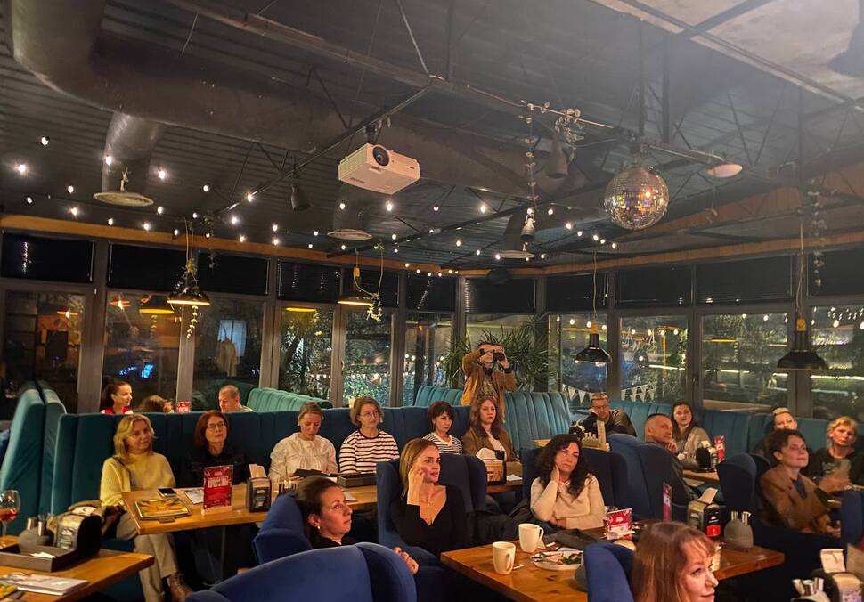 Зрители на квартирнике Ильи Синькевича