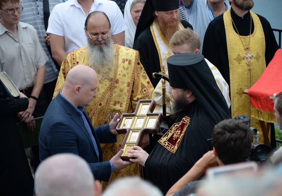 Церемония освящения креста на скаде у монастыря Святого Георгия