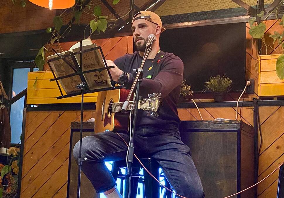 Артист театра им. Луначарского Илья Синькевич